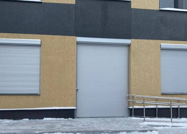 Рольставни на 2 окна и дверь Рольставни на 2 окна и дверь